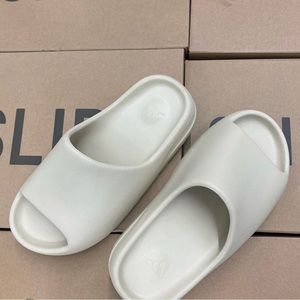 Yeezy Slide Bone